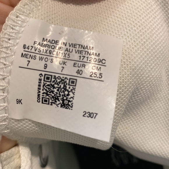 hightop converse sneakers - Picture 4 of 4